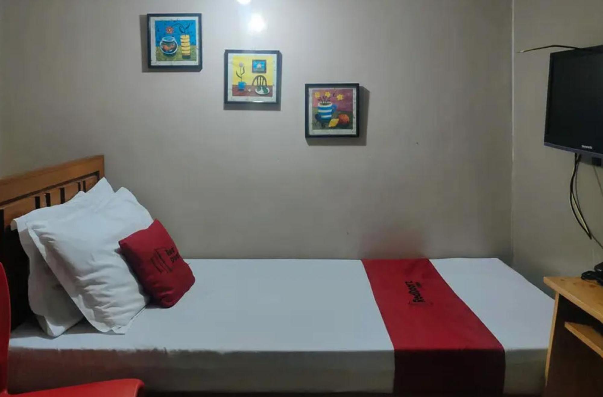 RedDoorz near Colgante Bridge Naga City Exterior foto